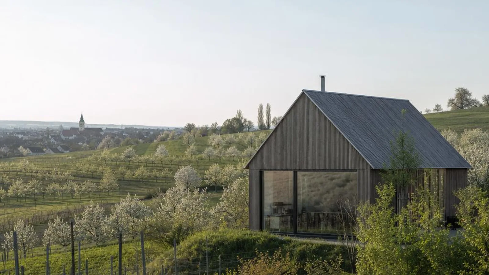 Tiny House Oesterreich Niederoesterreich am Weinviertler Ortsrand mit Obstbaeumen